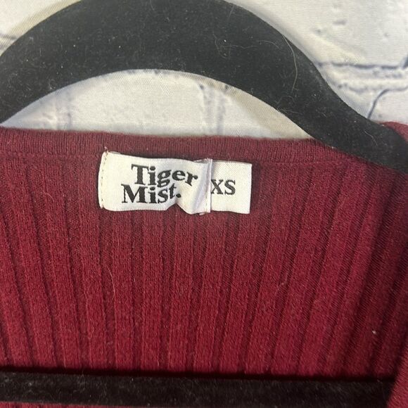 ✨ Tiger Mist Burgundy Wraparound Sweater - Size Extra Small - Picture 2 of 3
